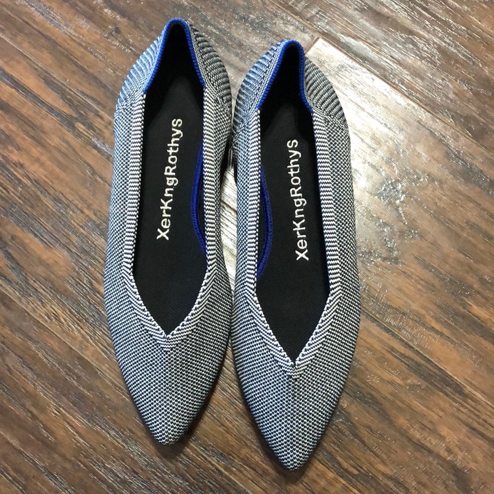 Xerkng pointed toe flats. Ordered wrong size 🙄